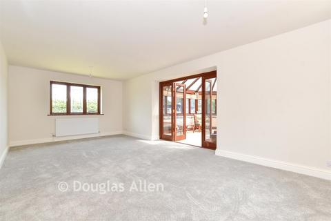 2 bedroom detached bungalow for sale, Marks Farm Lane, Chelmsford CM3