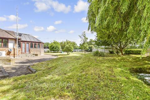 2 bedroom detached bungalow for sale, Marks Farm Lane, Chelmsford CM3