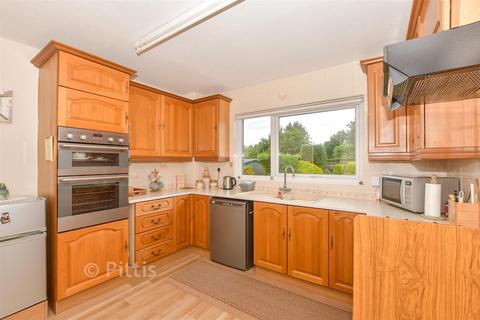 3 bedroom chalet for sale, Staplers Road, Newport PO30