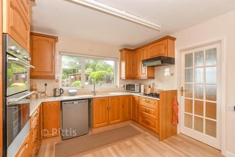 3 bedroom chalet for sale, Staplers Road, Newport PO30