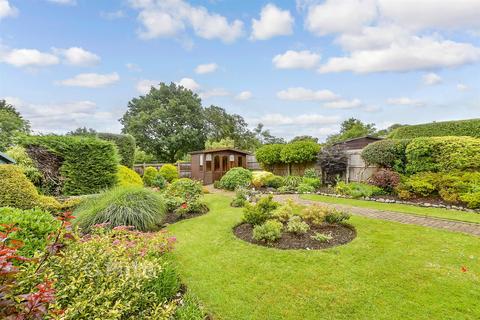 3 bedroom chalet for sale, Staplers Road, Newport PO30