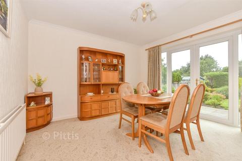 3 bedroom chalet for sale, Staplers Road, Newport PO30