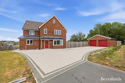 4 bedroom detached house for sale, Robinson Road, Brightlingsea, CO7