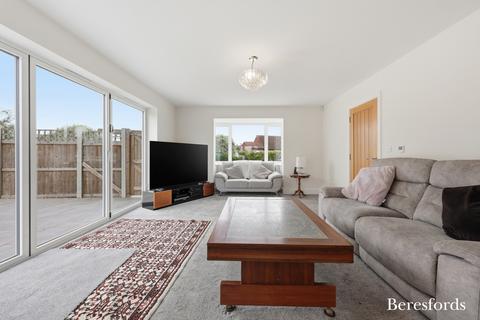 4 bedroom detached house for sale, Robinson Road, Brightlingsea, CO7