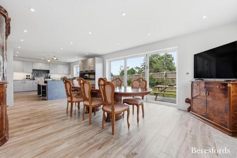 4 bedroom detached house for sale, Robinson Road, Brightlingsea, CO7