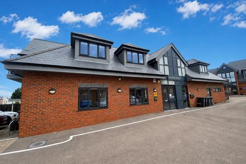 2 bedroom maisonette to rent, Wrotham Road, Meopham