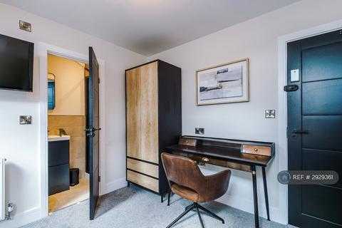 1 bedroom in a house share to rent, Clegge St, Warrington, WA2