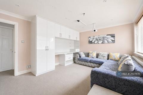 2 bed detached house for rent in Diamond Road, Watford, WD24