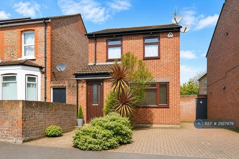 2 bedroom detached house to rent, Diamond Road, Watford, WD24