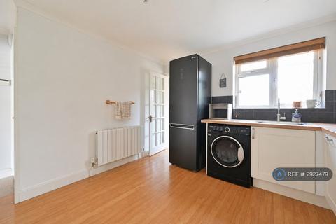 2 bedroom detached house to rent, Diamond Road, Watford, WD24