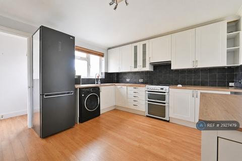 2 bedroom detached house to rent, Diamond Road, Watford, WD24
