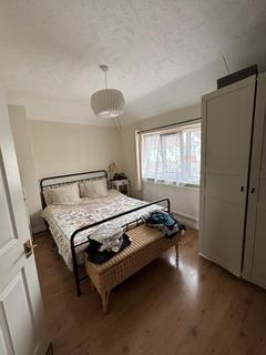 2 bedroom house to rent, Lambourne Road, Barking IG11