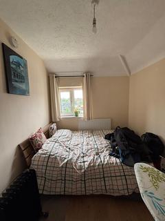 2 bedroom house to rent, Lambourne Road, Barking IG11
