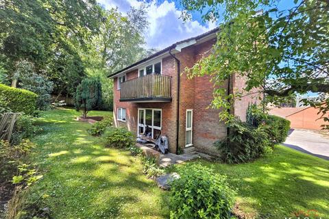 2 bedroom apartment for sale, Kings Court, The Avenue, Tadworth