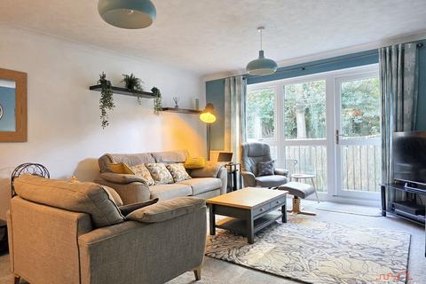 2 bedroom apartment for sale, Kings Court, The Avenue, Tadworth