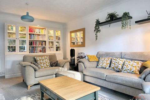 2 bedroom apartment for sale, Kings Court, The Avenue, Tadworth