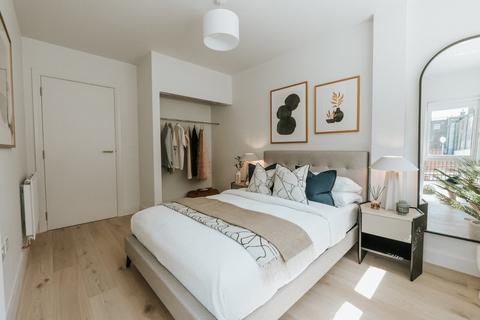 2 bedroom flat to rent, Stonhouse Street, London SW4