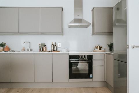 2 bedroom flat to rent, Stonhouse Street, London SW4