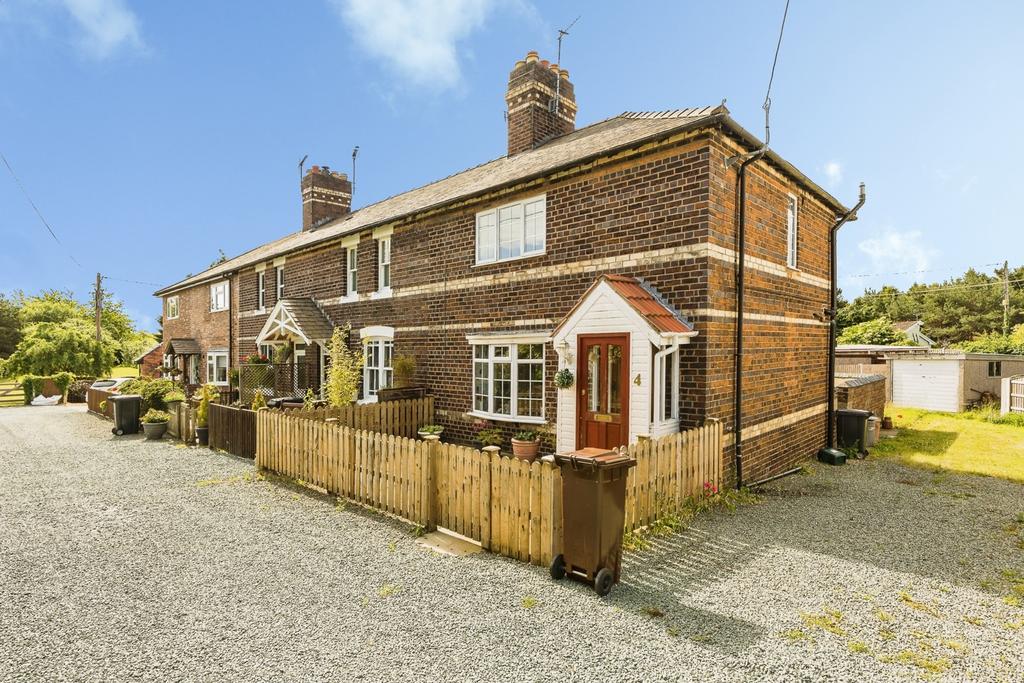 2 bedroom end of terrace house for sale