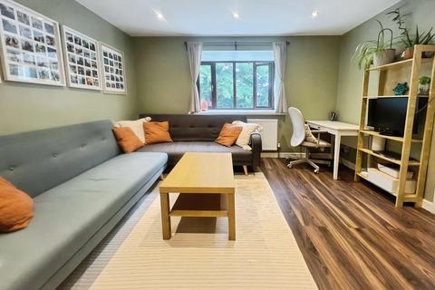 1 bedroom apartment for sale, Frankswood Avenue, Yiewsley, West Drayton