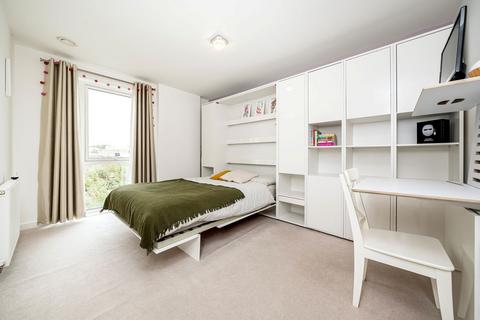 3 bedroom flat for sale, Cofferdam Way, Deptford