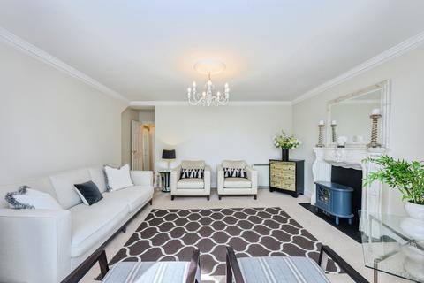 Dorking Road, Leatherhead, Surrey, KT22