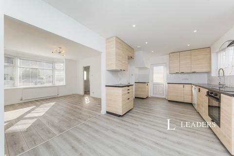 3 bedroom semi-detached house to rent, Sycamore Avenue, CW1