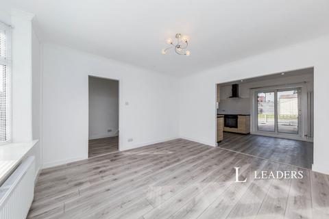 3 bedroom semi-detached house to rent, Sycamore Avenue, CW1