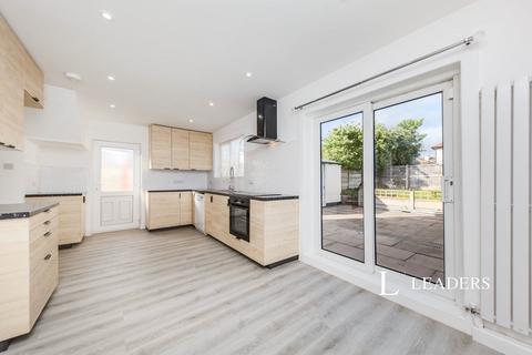 3 bedroom semi-detached house to rent, Sycamore Avenue, CW1