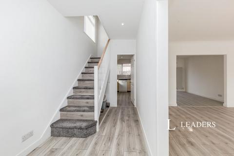 3 bedroom semi-detached house to rent, Sycamore Avenue, CW1
