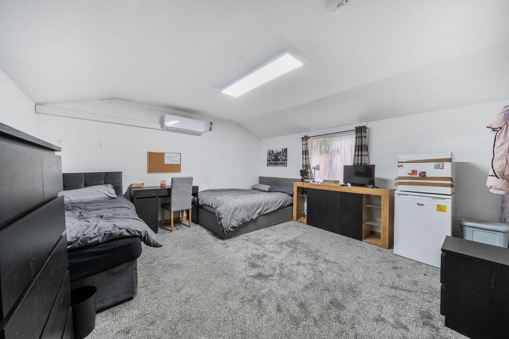 House in South Croydon, Purley - View 4