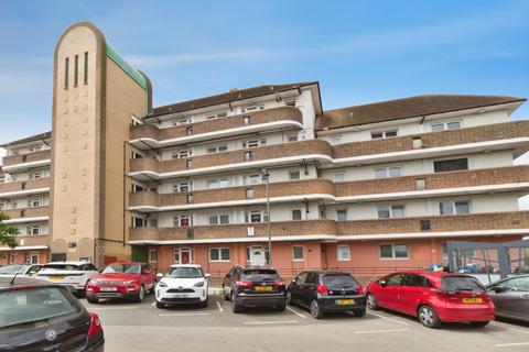 2 bedroom flat for sale, Barnfield Road, London, SE18