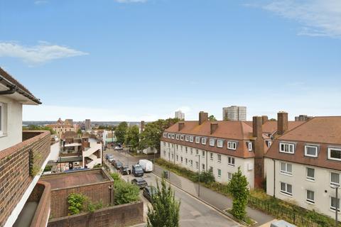 2 bedroom flat for sale, Barnfield Road, London, SE18