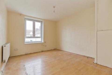 2 bedroom flat for sale, Barnfield Road, London, SE18