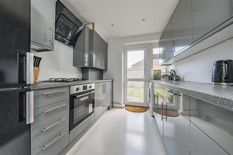 3 bedroom terraced house for sale, Maplefield, Park Street, St. Albans