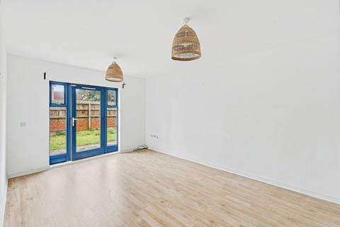 2 bedroom flat for sale, West Cotton Close, Northampton, Northamptonshire, NN4