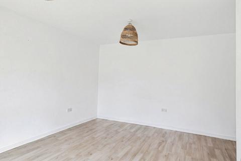 2 bedroom flat for sale, West Cotton Close, Northampton, Northamptonshire, NN4