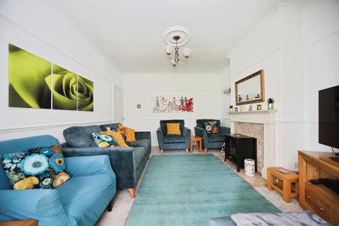 4 bedroom detached bungalow for sale, Hitchin Road, Luton