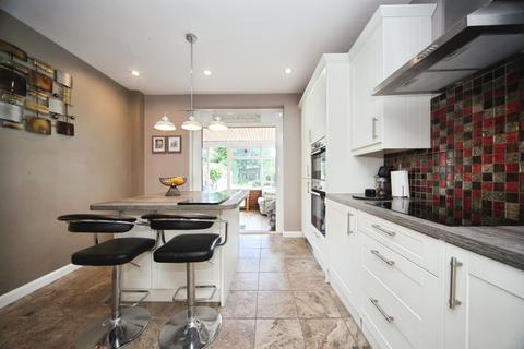 4 bedroom detached bungalow for sale, Hitchin Road, Luton