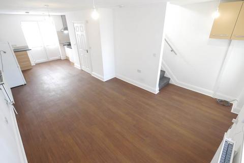 2 bedroom terraced house to rent, Waltham Cross