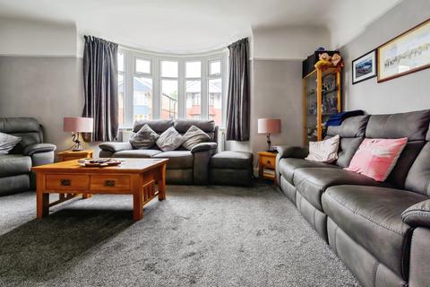 3 bedroom end of terrace house for sale, Hawthorn Crescent, Cosham, Portsmouth, Hampshire, PO6