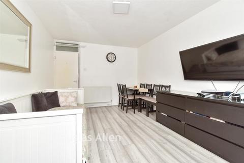 1 bedroom ground floor flat for sale, Grantham Road, London