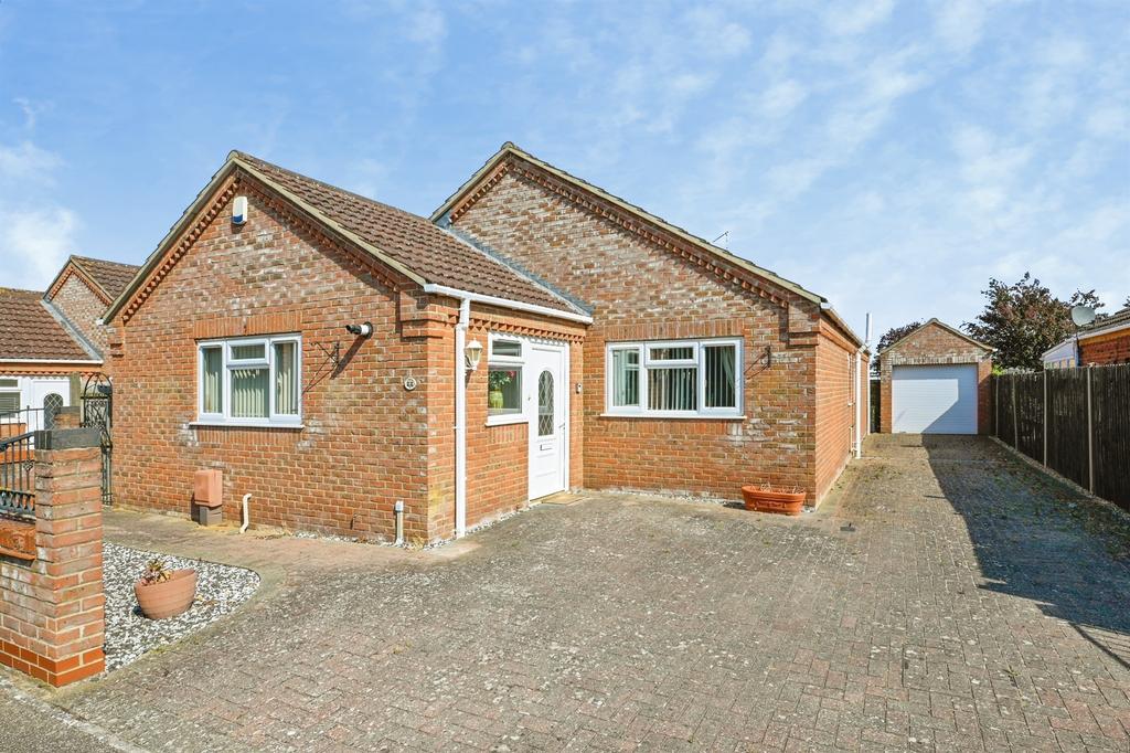 3 bedroom detached bungalow for sale