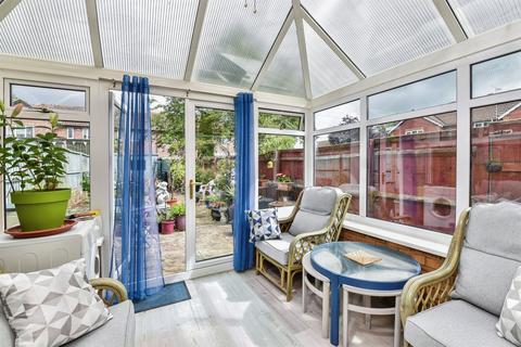 3 bedroom end of terrace house for sale, Marina Close, Devizes