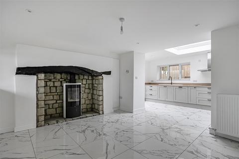 3 bedroom detached house for sale, London Road, Chippenham