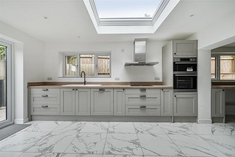 3 bedroom detached house for sale, London Road, Chippenham