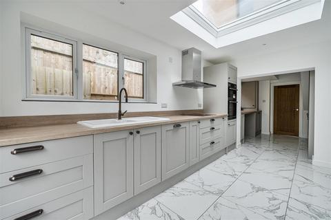 3 bedroom detached house for sale, London Road, Chippenham