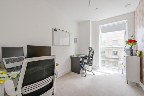 3 bedroom flat for sale, Wray Avenue, Silvertown, London, E16
