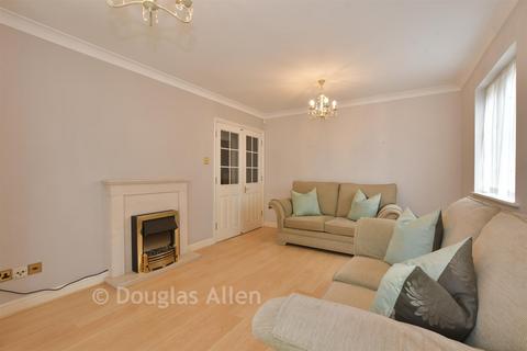 2 bedroom ground floor flat for sale, Walsingham House, London E4