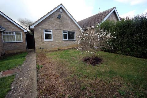 2 bed bungalow for rent in The Banks, WELLINGBOROUGH